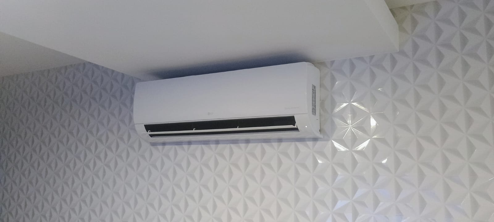 Unidade externa de ar-condicionado instalada