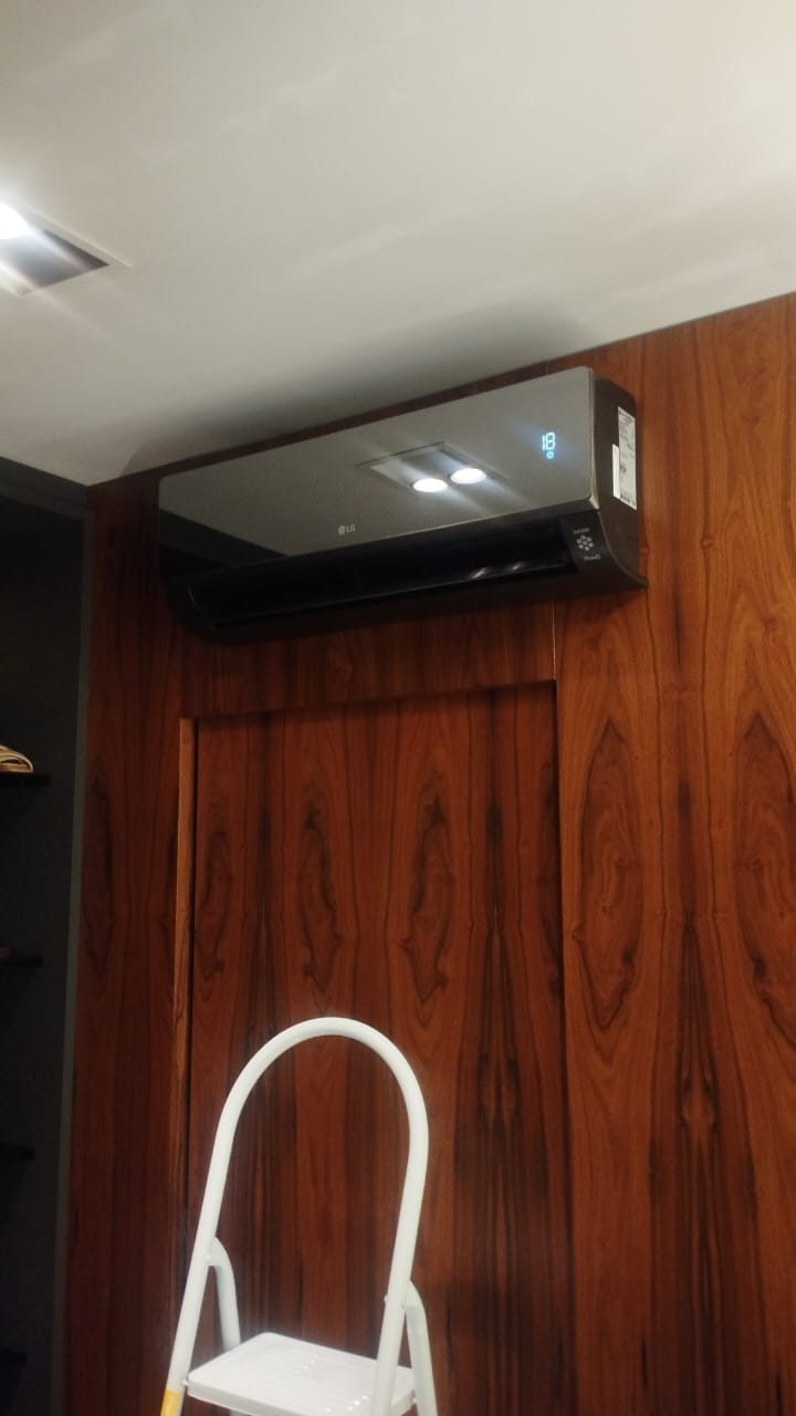 Unidade externa de ar-condicionado Gree instalada